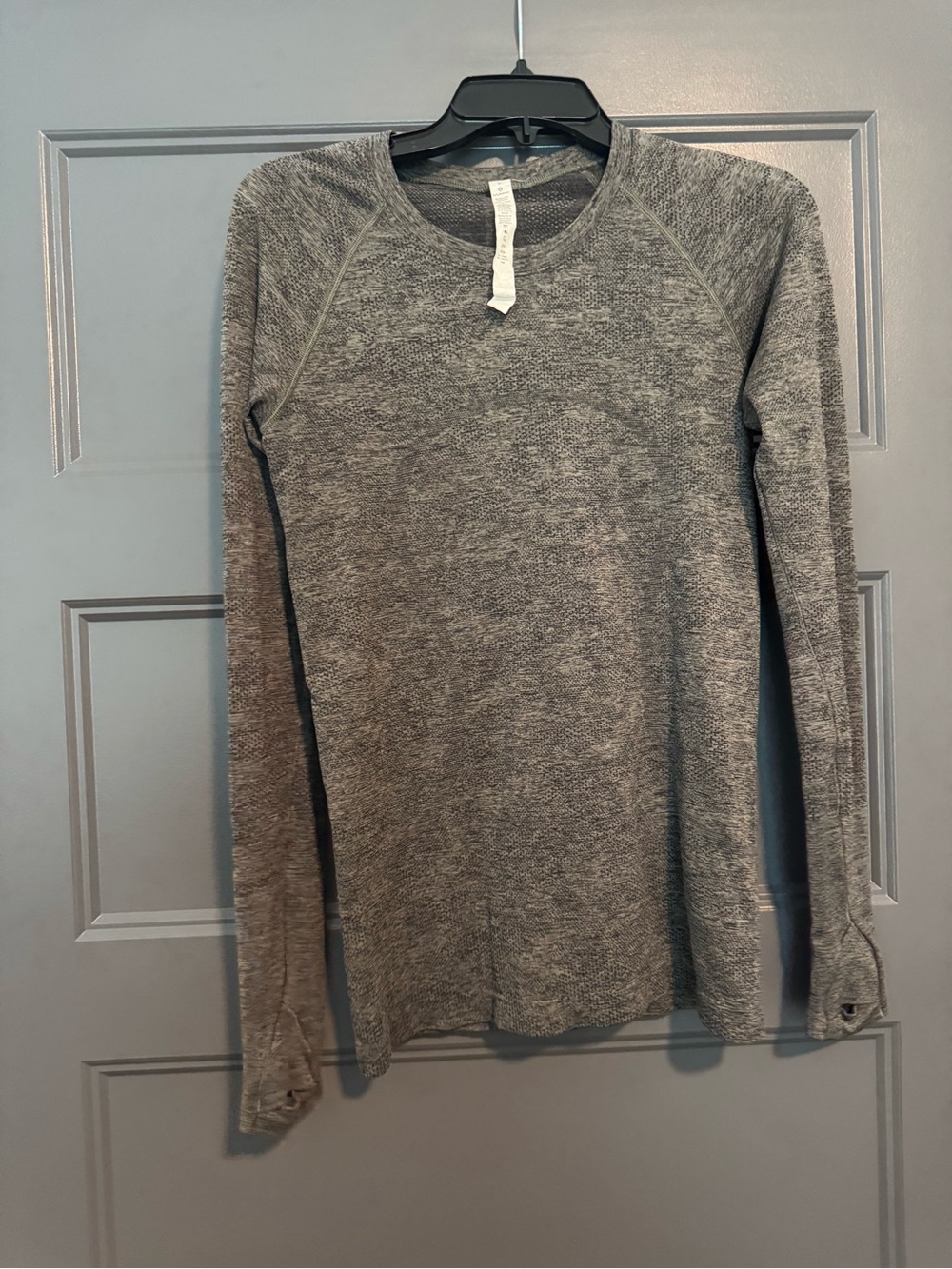 lululemon athletica Heather Gray Long Sleeve Crewneck Top